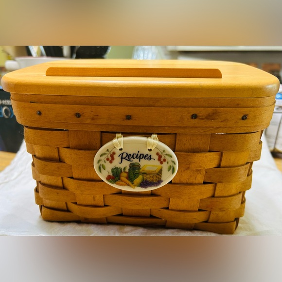 Longaberger Other - Vintage Longaberger Recipe basket with hard plastic liner & 12 index cards.